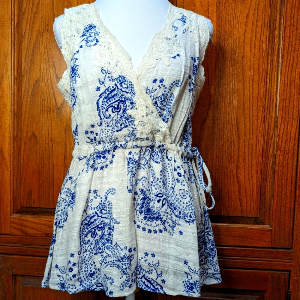 Cabi Veranda M all cotton white/blue muslin peplum tie waist sleeveless top